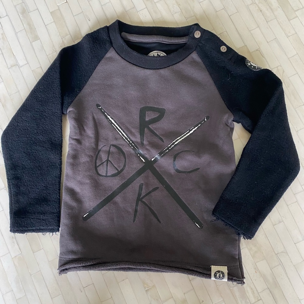 Mini Shatsu sweatshirt.